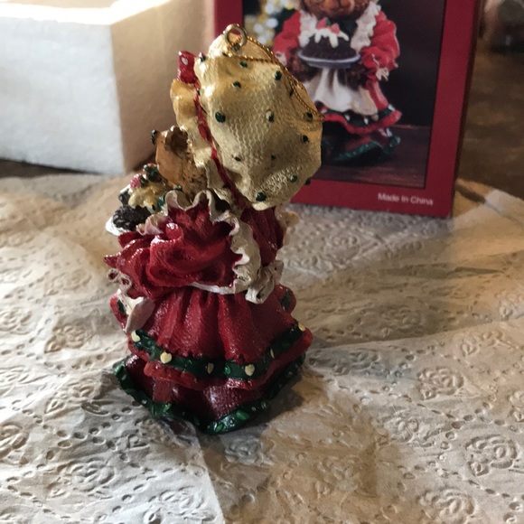 Mrs Clays Teddy Bear figurine    Very detailed - Picture 3 of 4